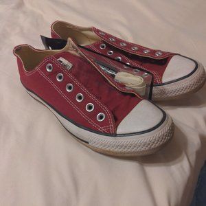 Burgundy chuck taylor low top converse